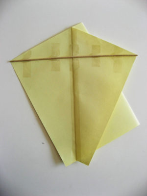 Ako vyrobiť šarkana z papiera - ako umiestniť a prilepiť špajdľu