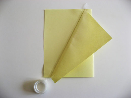 Ako vyrobiť šarkana z papiera - skladanie papiera a spevňovanie lepiacou páskou