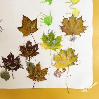 Jesenné tvorenie s deťmi, maľovanie tvárí na jesenné listy
